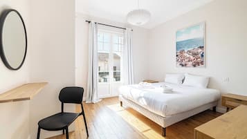 3 bedrooms, laptop workspace, iron/ironing board, bed sheets