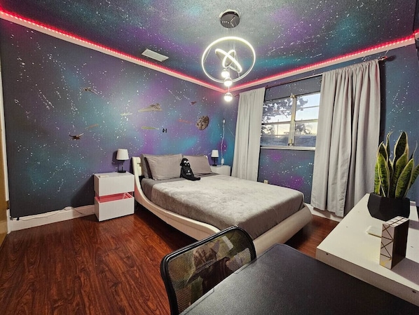 1 bedroom, desk, iron/ironing board, WiFi - Galaxy by Airport, Downtown, 408/417 , Theme Park (Orlando)