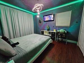 1 bedroom, desk, iron/ironing board, WiFi - Galaxy by Airport, Downtown, 408/417 , Theme Park (Orlando)
