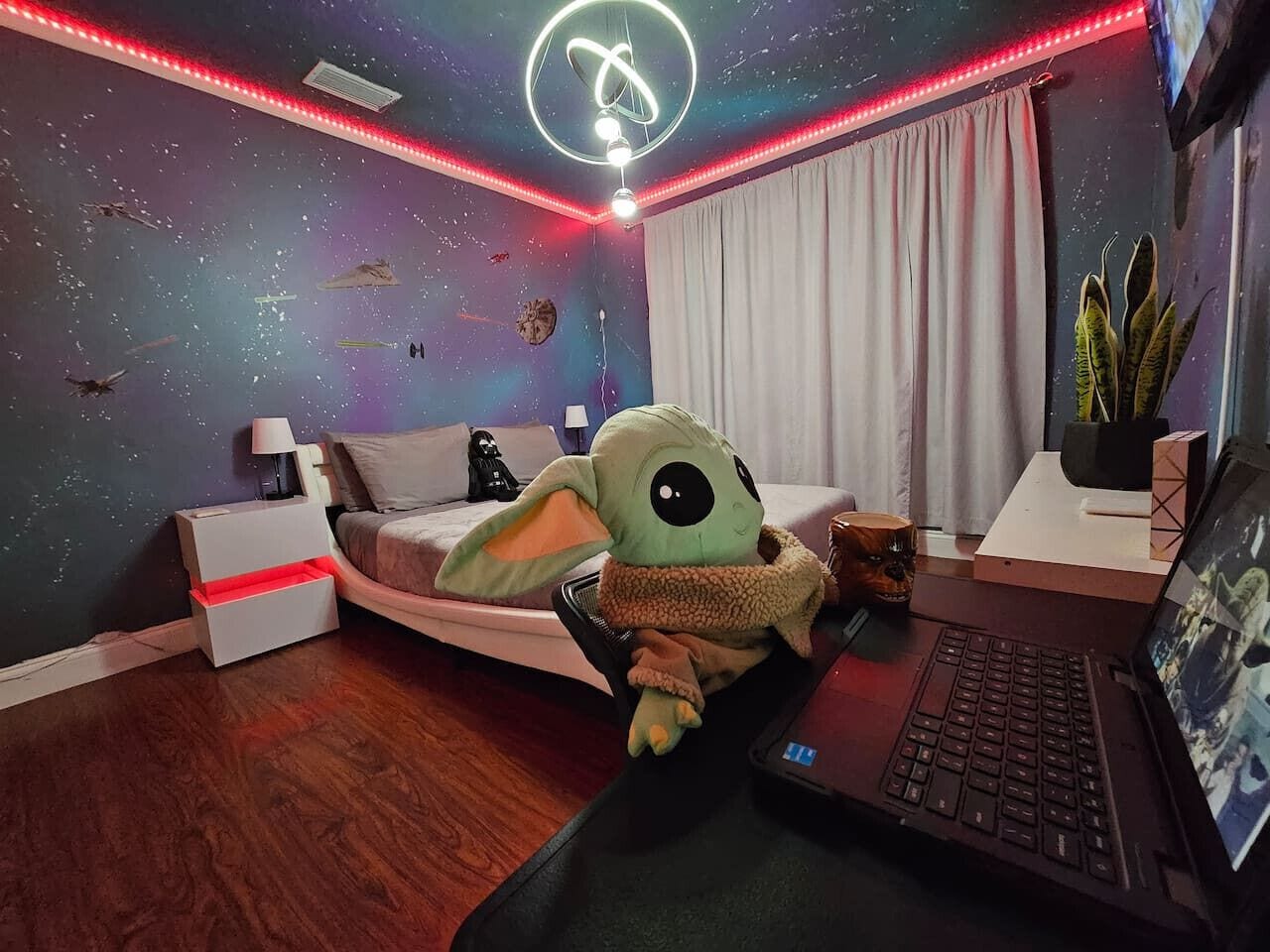 1 habitación, escritorio, tabla de planchar con plancha y wifi 