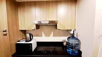 冷蔵庫、電子レンジ、コンロ、トースター