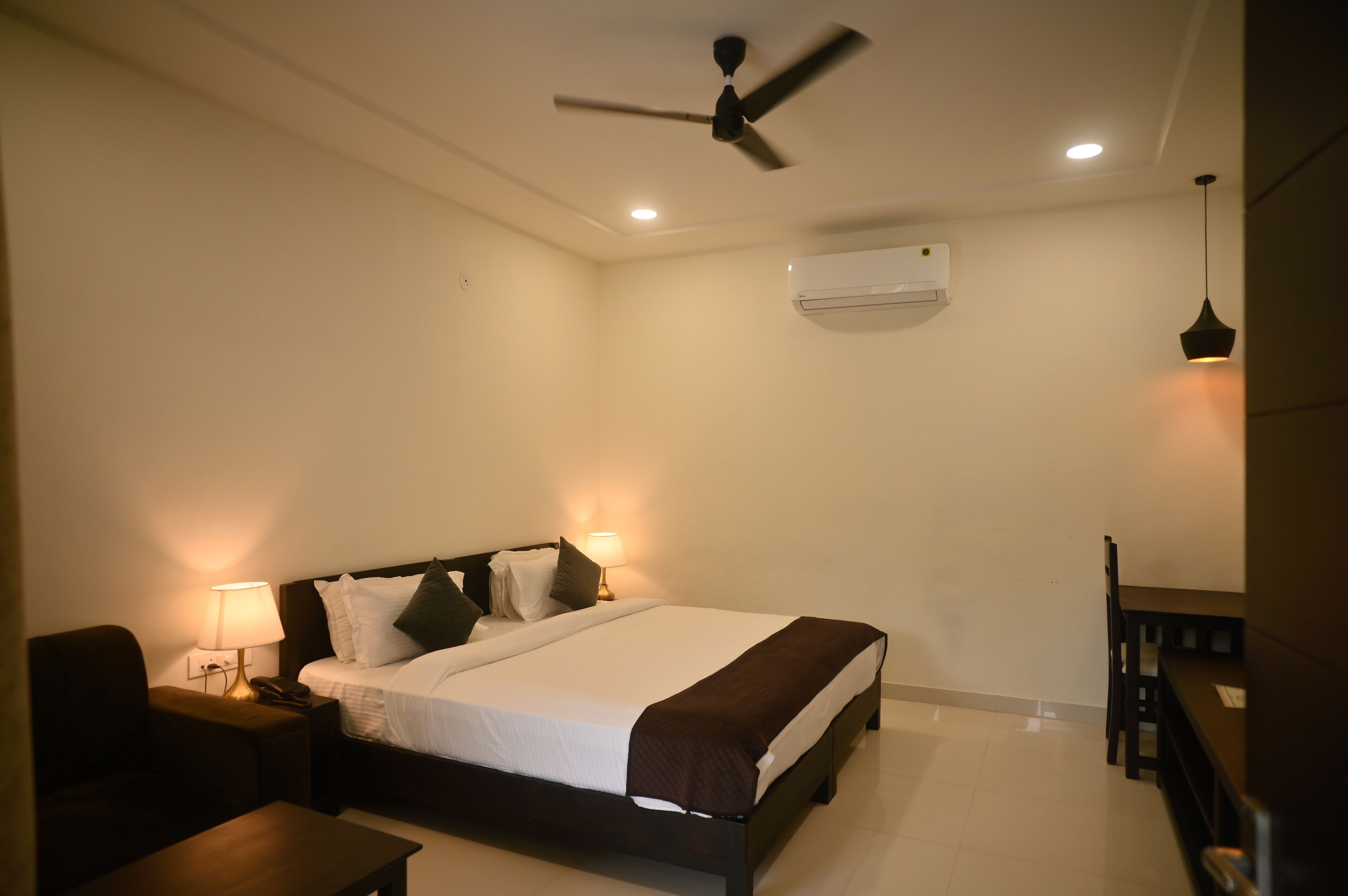 Deluxe Double Room, Mountain View | Desk, laptop workspace, iron/ironing board, free WiFi