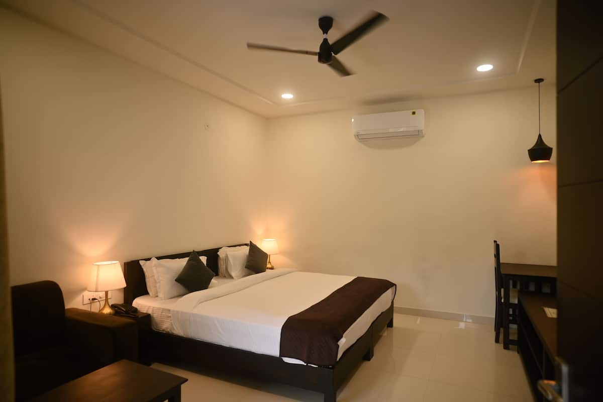 Habitación doble Deluxe, vista a la montaña | Escritorio y espacio para trabajar con laptop