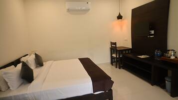 Deluxe Double Room, Mountain View | Desk, laptop workspace, iron/ironing board, free WiFi