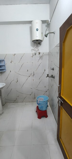 Habitación Deluxe | Baño | Regadera, jabón, shampoo 