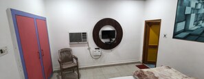 Deluxe Room | Rollaway beds, bed sheets - Avantika Hotel (Faizabad)