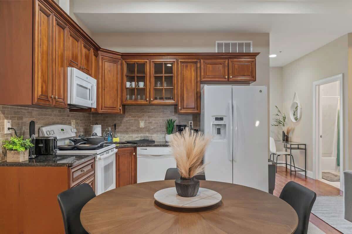 Microondas, horno, parrilla de estufa y lavavajillas 