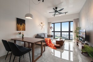 Living room - KLCC Agile Bukit Bintang---5 mins to TRX (Kuala Lumpur)