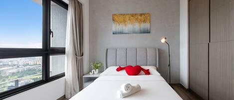 舒適套房, 2 間臥室, 廚房, 城市景 | 遮光窗簾/窗簾、隔音、免費 Wi-Fi