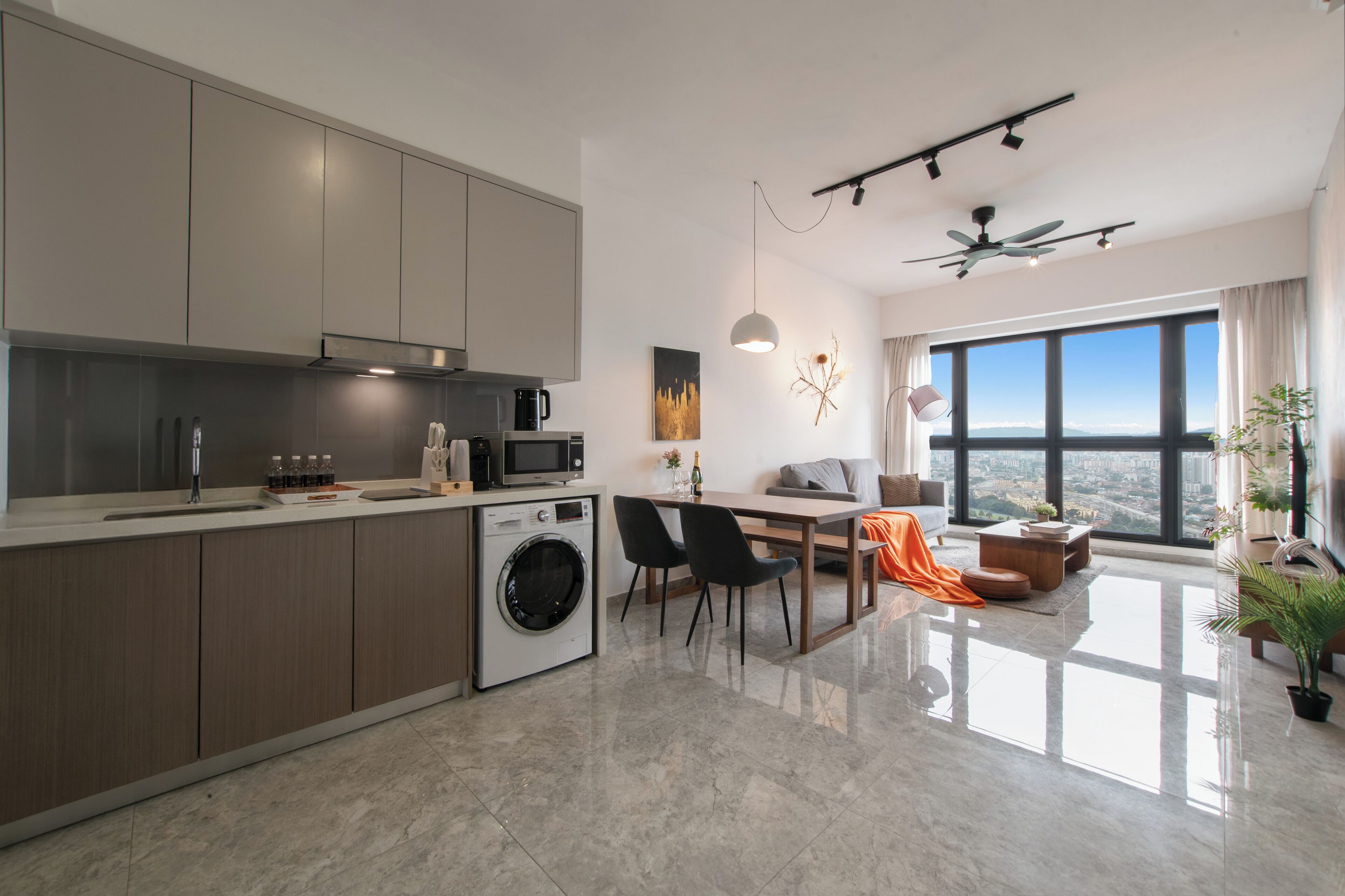 ห้องคอมฟอร์ทสวีท, 2 ห้องนอน, ห้องครัว, วิวเมือง | บริการอาหารในห้องพัก