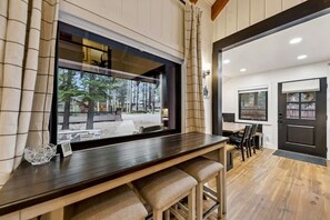 Interior - Beautifully Redesigned 5Br, Near Lake and Heavenly (South Lake Tahoe)