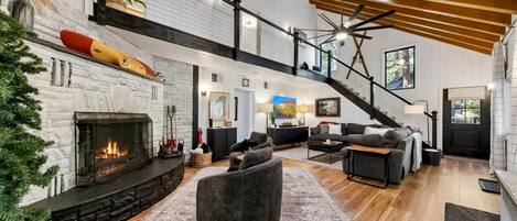 تلفزيون ذكي، مدفأة، ألعاب فيديو، مشغل دي في دي