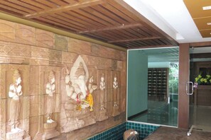 المنشأة من الداخل