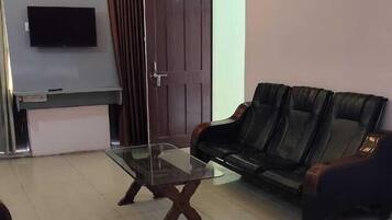 Standard Room | Desk, free WiFi