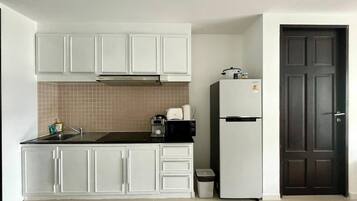 Refrigerador, microondas, parrilla de estufa y lavavajillas