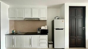 Refrigerador, microondas, parrilla de estufa y lavavajillas 