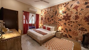 Desk, laptop workspace, free WiFi