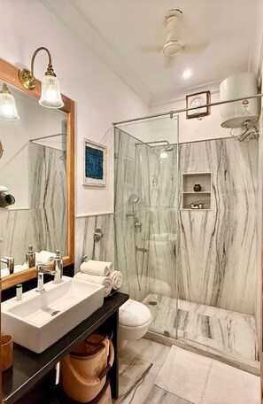 Desk, laptop workspace, free WiFi