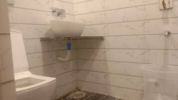 Deluxe Room | Bathroom | Shower, toilet paper