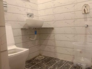 Deluxe Room | Bathroom | Shower, toilet paper