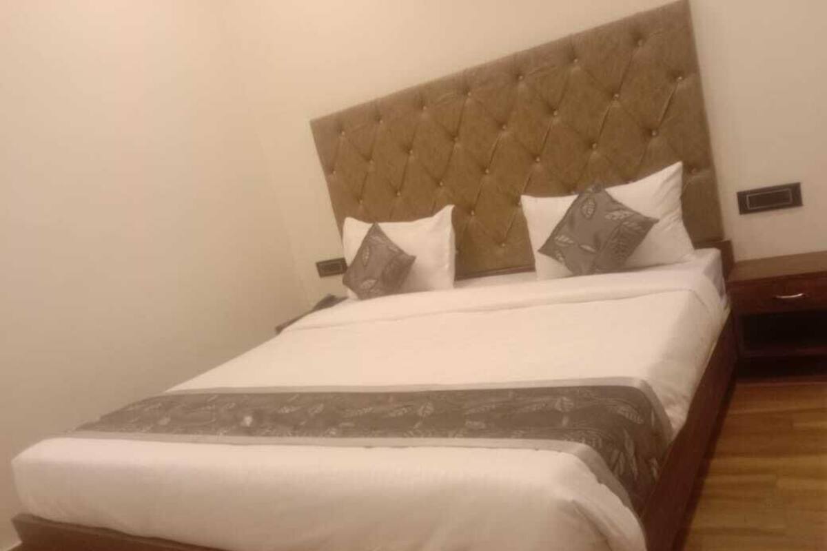 Deluxe Room | Desk, free WiFi