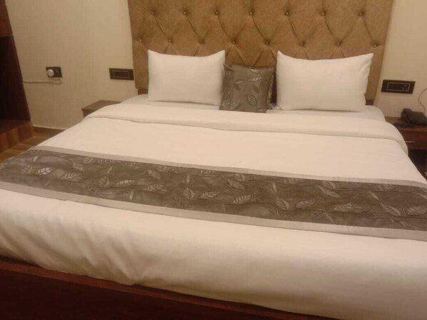 Executive Room | Desk, free WiFi