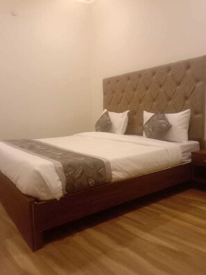 Luxury Room | Desk, free WiFi