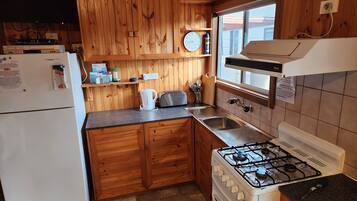 Micro-ondes, four, plaque de cuisson, bouilloire électrique