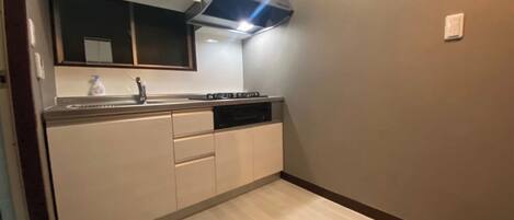 Fridge, microwave, stovetop, cookware/dishes/utensils