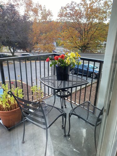 Cozy 2BR SouthCenter Condo