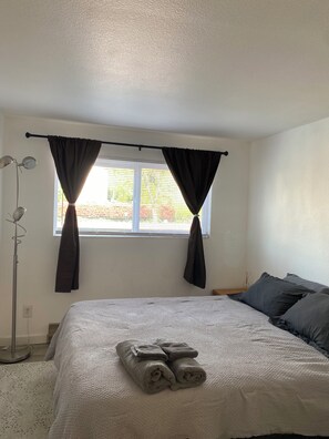 2 makuuhuonetta, silitysrauta/-lauta, ilmainen Wi-Fi, vuodevaatteet