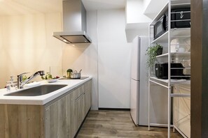 雪櫃、微波爐、爐具、廚房用具/餐具/器皿