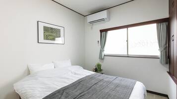 3 bedrooms, desk, iron/ironing board, free WiFi