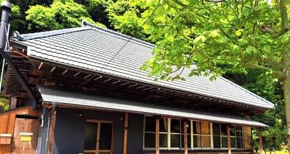 Old Man Building a renovated 150yearold traditi / Futtsu Chiba