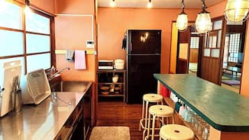 Fridge, microwave, stovetop, cookware/dishes/utensils