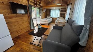 デスク、ベッドシーツ