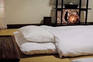 3 bedrooms, desk, free WiFi, bed sheets - NEW OPEN Setoya Takamatsu Ekimae  Right next to / Takamatsu Kagawa (Takamatsu)