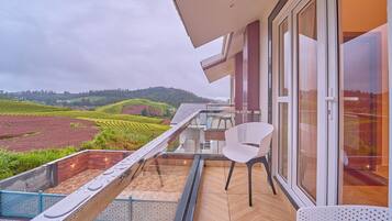 Suíte superior, sacada | Terraço/pátio