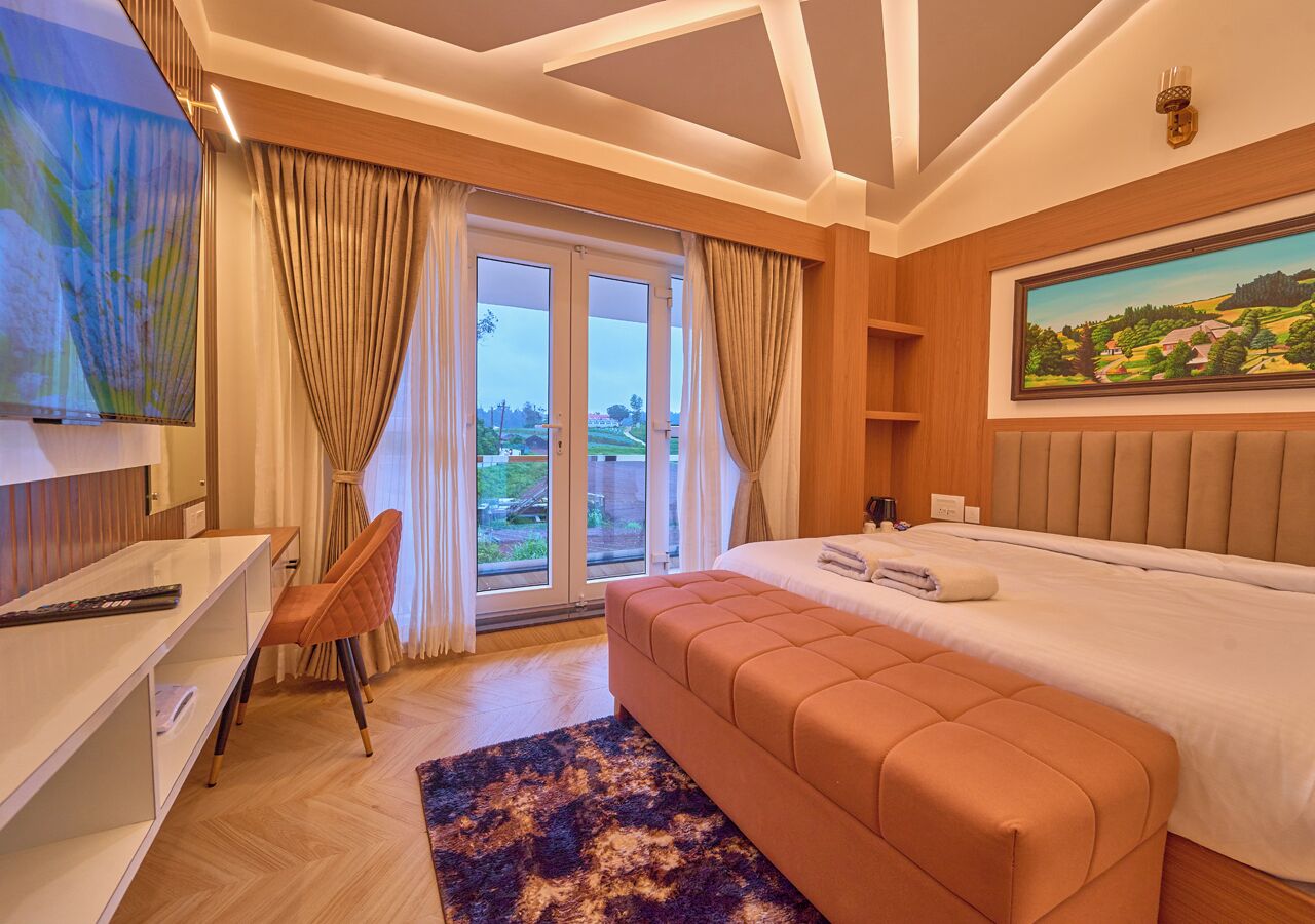 Kahden hengen deluxe-huone, parveke | Työpöytä, kannettavalle tietokoneelle sopiva työtila, ilmainen Wi-Fi