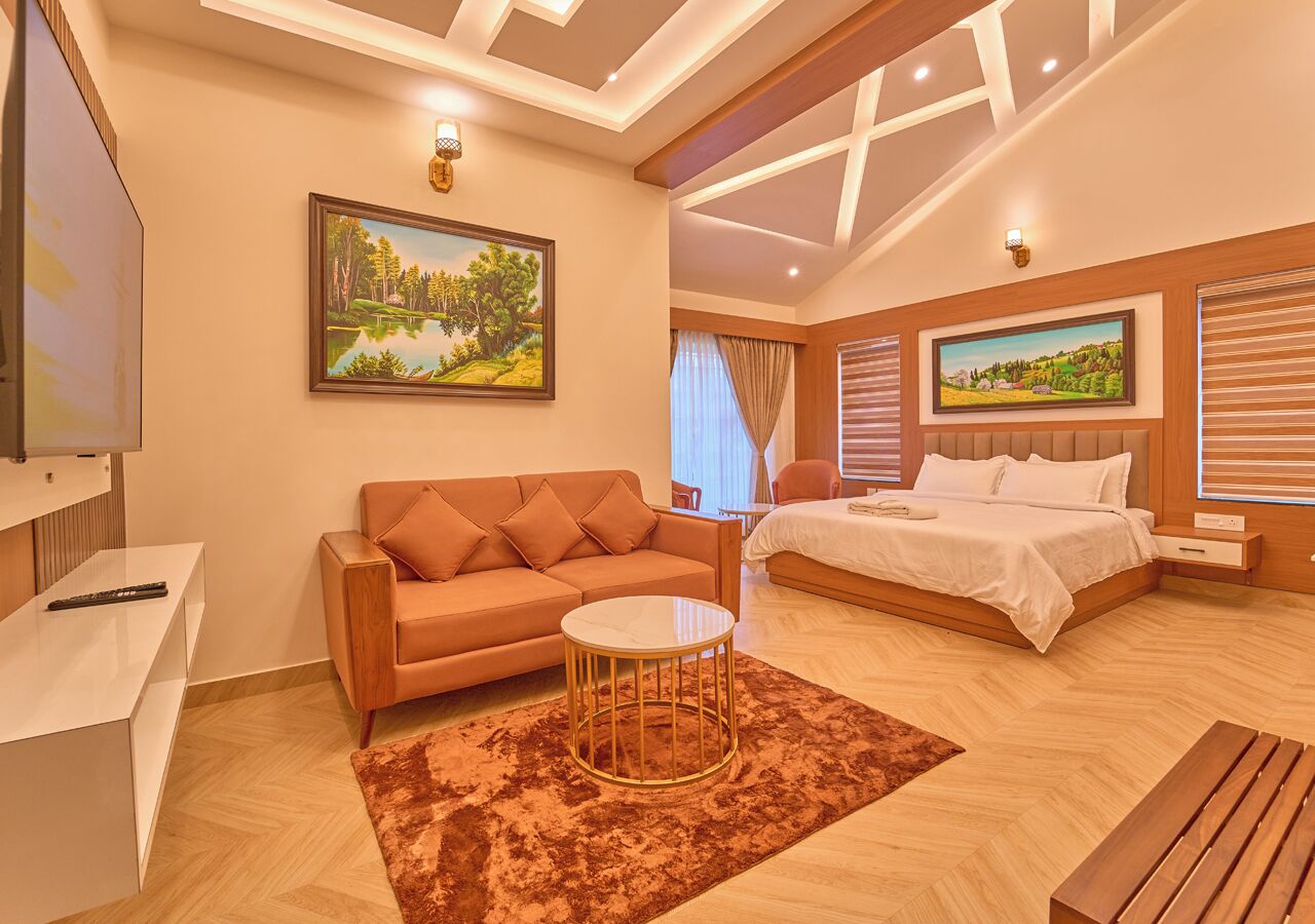 Luxury Suite Room | Desk, laptop workspace, free WiFi