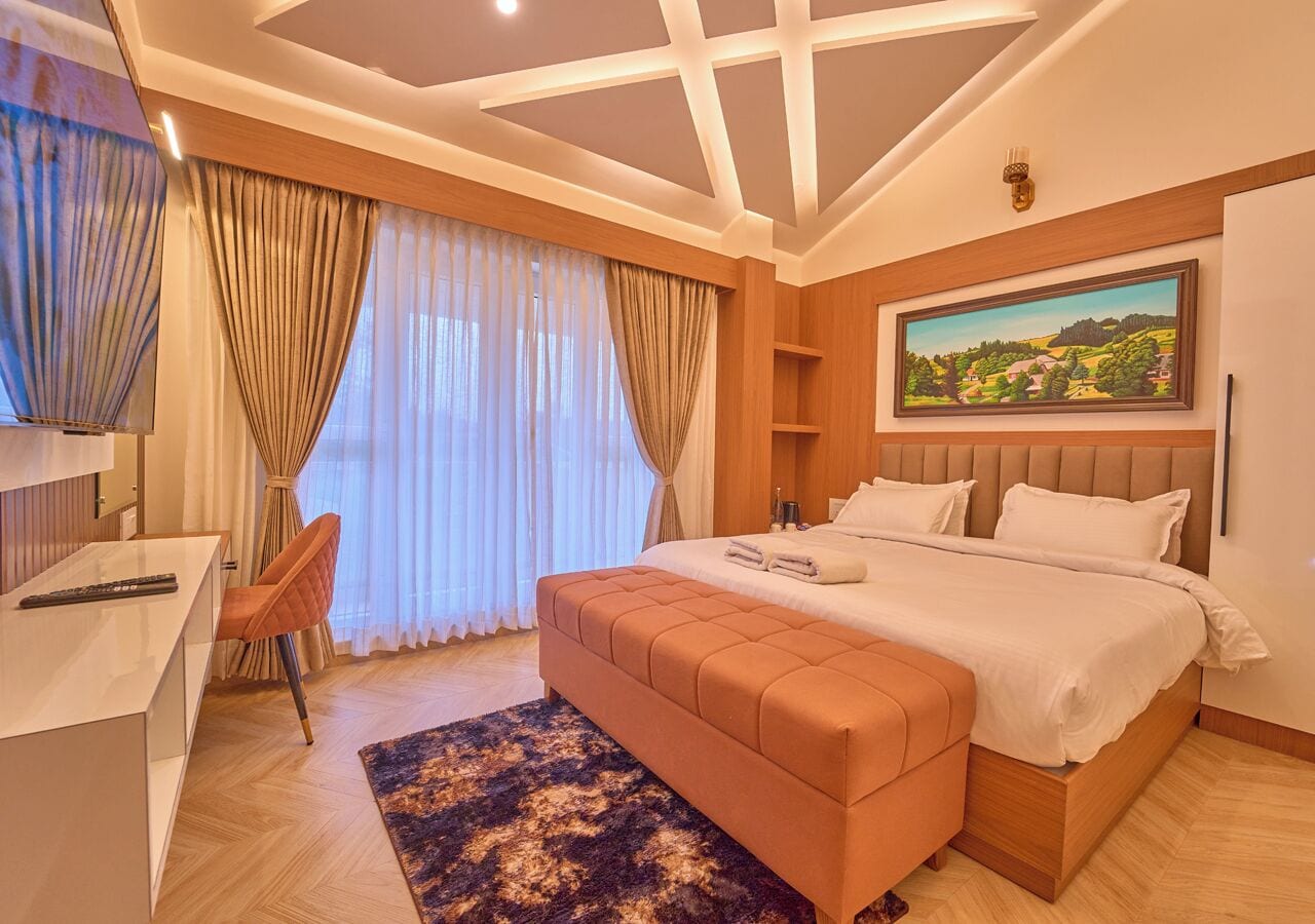 Habitació doble Deluxe, balcó | Escriptori, espai de treball apte per a portàtils i wifi gratuïta 