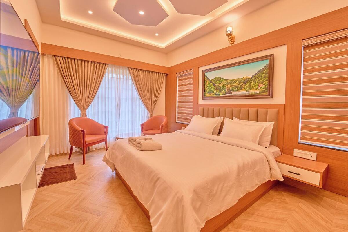 Deluxe Double Room | Desk, laptop workspace, free WiFi