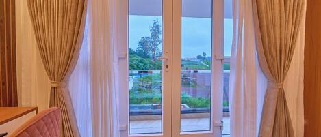 Deluxe Balcony Room | Terrace/patio