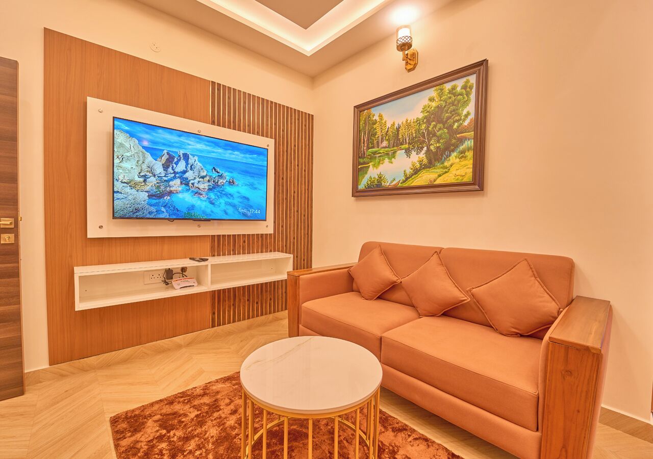 Luxury Suite Balcony Room | Desk, laptop workspace, free WiFi