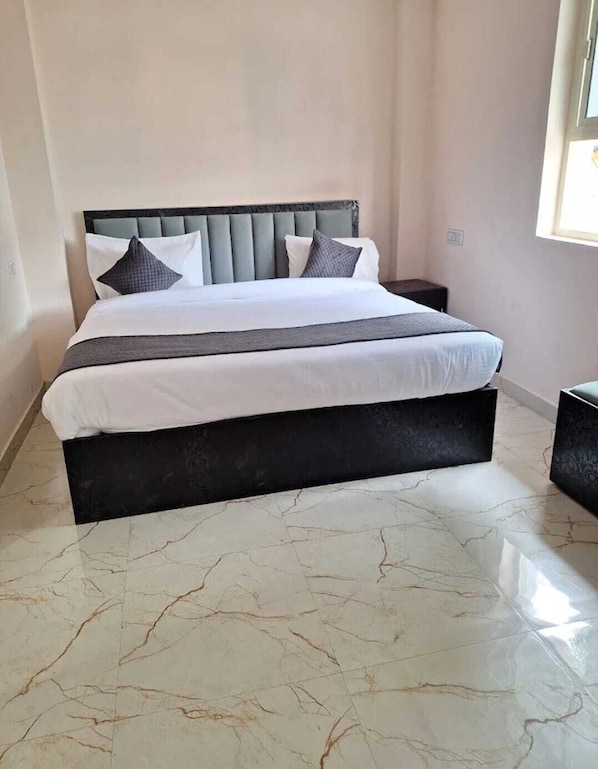 Schreibtisch, kostenloses WLAN