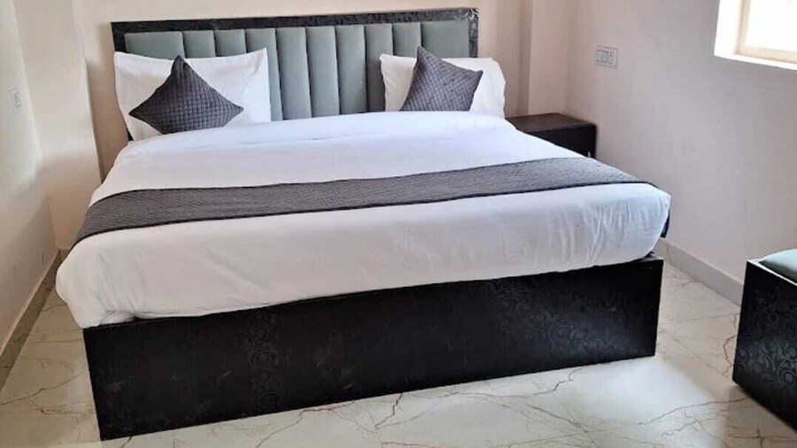 Hotel Moon Light Kanpur