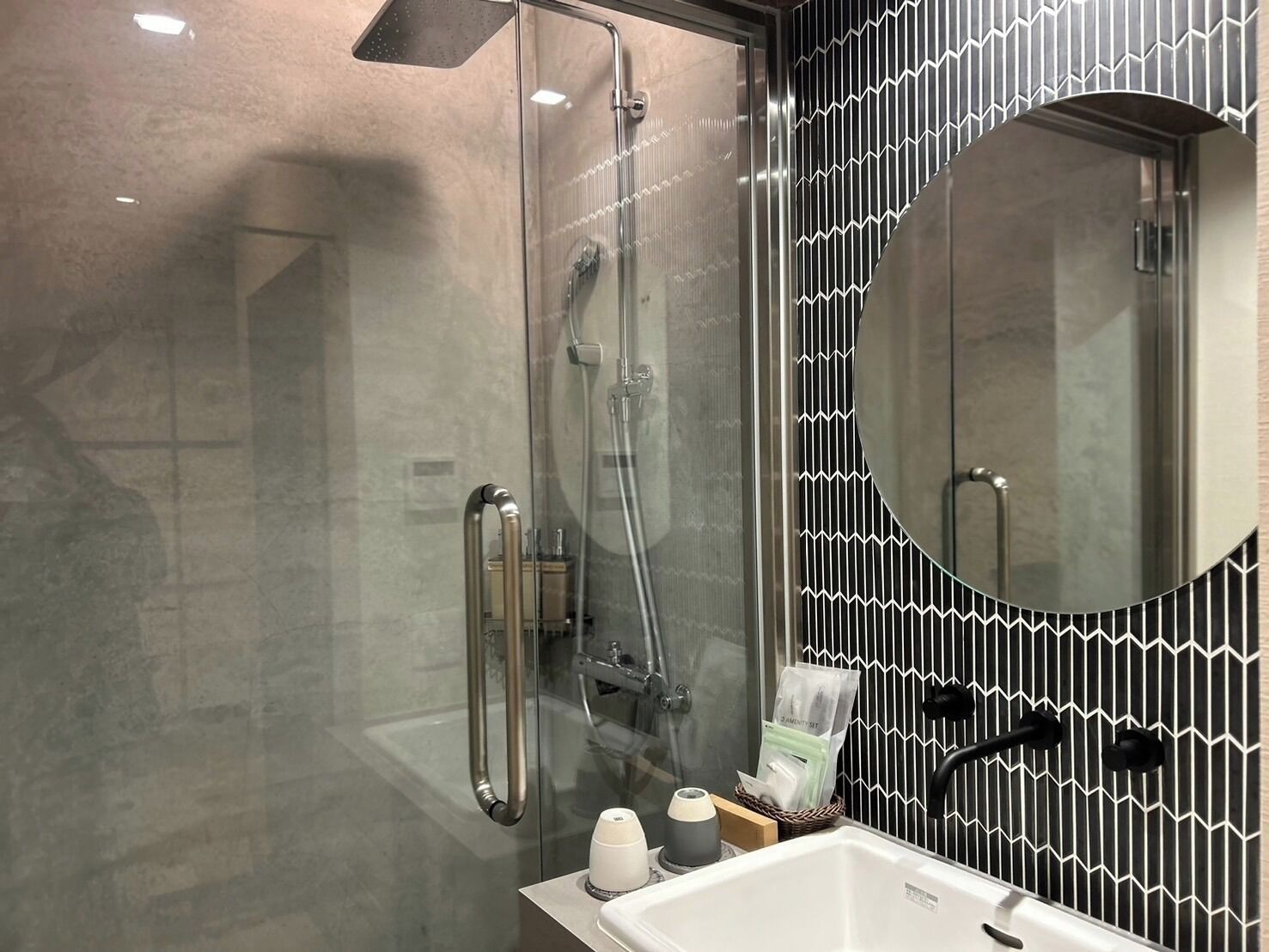 Hair dryer, towels