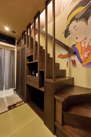 المنشأة من الداخل