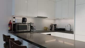 Luxury Apartment, Balcony, Lagoon View | Private kitchenette