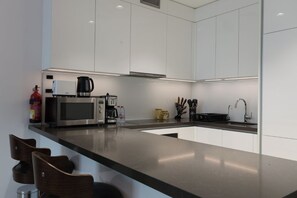 Apartamento de lujo, balcón, vistas a la laguna | Cocina básica privada